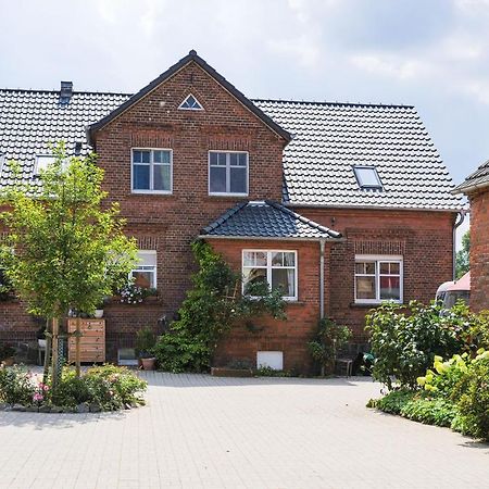 Gutshof Zum Adlernest Hotel Arnsnesta Ngoại thất bức ảnh