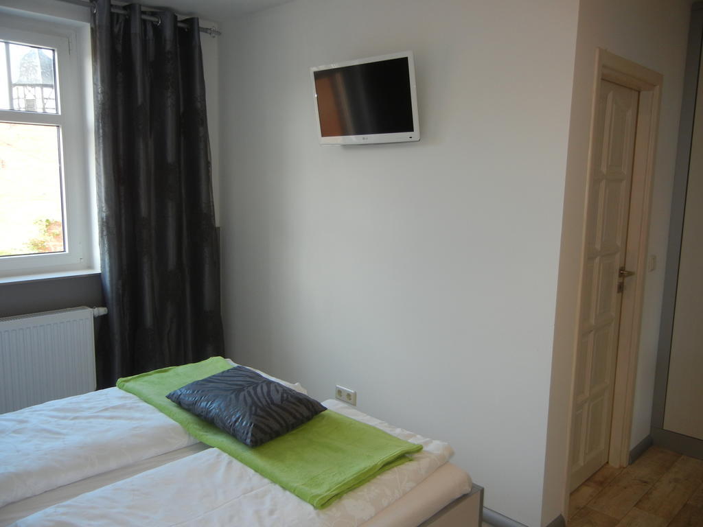 Gutshof Zum Adlernest Hotel Arnsnesta Phòng bức ảnh