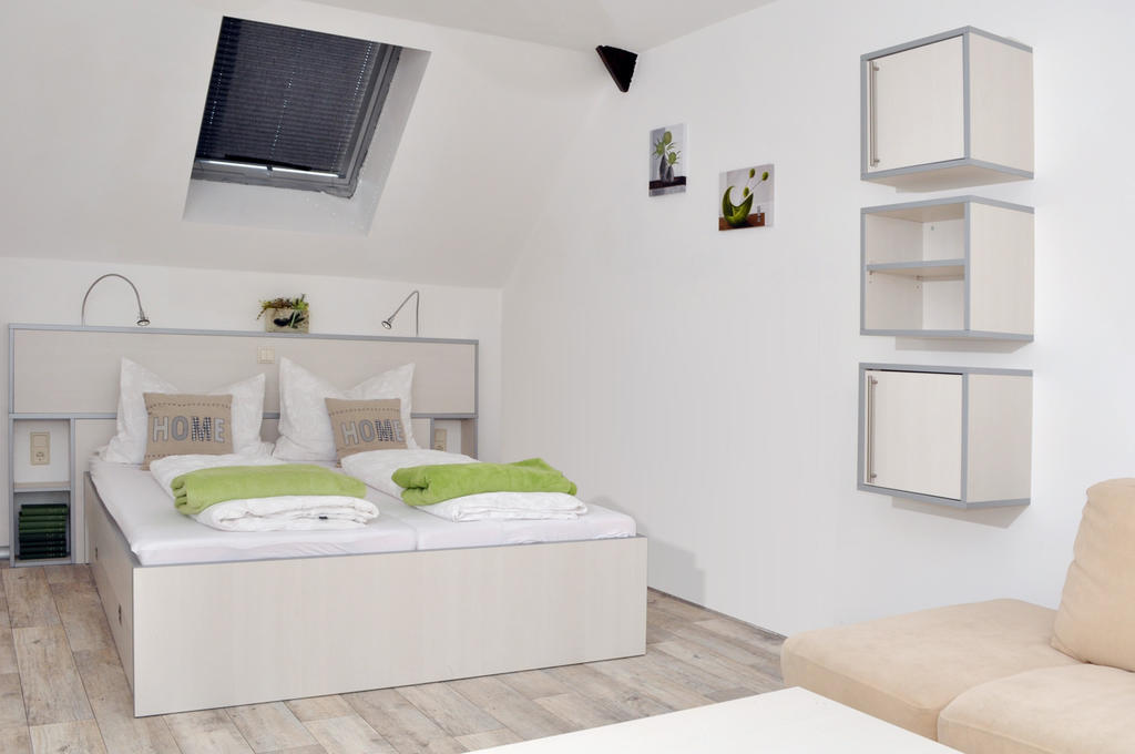 Gutshof Zum Adlernest Hotel Arnsnesta Phòng bức ảnh